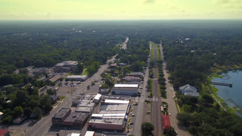 Aerial video Town of DeFuniak Springs and Lake 4k 24p