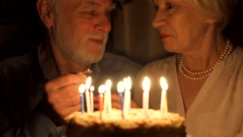 Loving Senior Couple Celebrating Anniversary Video De Stock 100 Libre De Droit Shutterstock