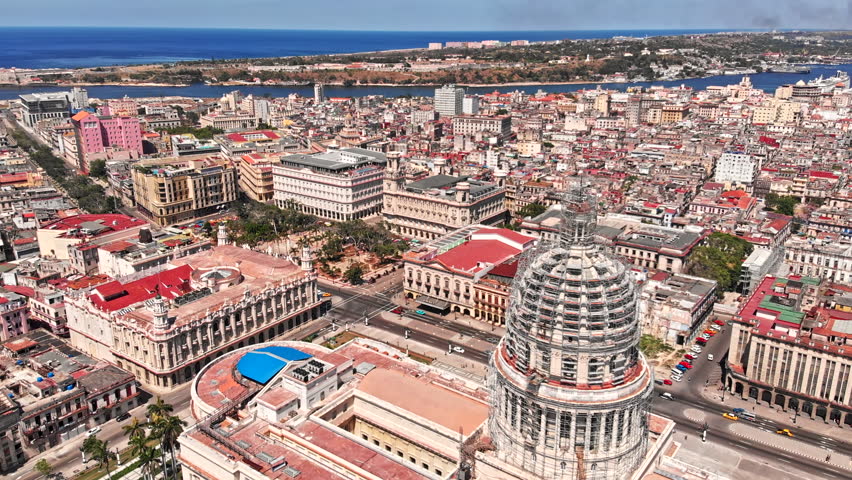 Cuba Havana v30 Birdseye view of Capitol area with detail of Central Park 4/18
