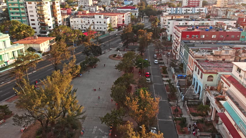 Cuba Havana v59 Low detail birdseye view of Old Havana street life 4/18