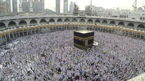 praying at kaaba, holy kaaba, hajj, worshipping around kaaba