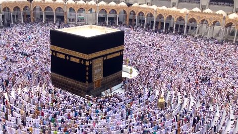 praying at kaaba, holy kaaba, hajj, worshipping around kaaba