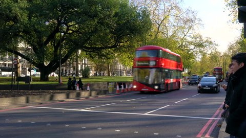 PARK LANE, MARBLE ARCH, HYDE PARK, LONDON, ENGLAND – 12 NOVEMBER 2017: 4K video of traffic, taxis and red double decker London buses driving on Park Lane towards Marble Arch, Hyde Park, London