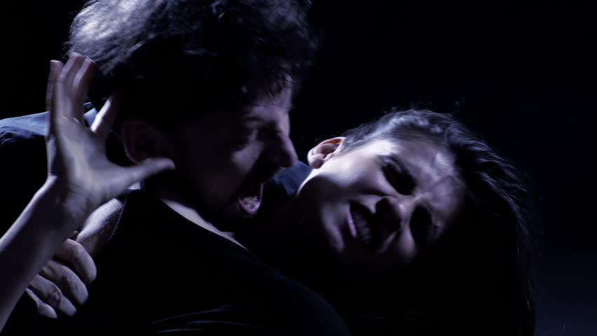 vampire biting woman night dark perfect: стоковое видео (без лицензионных п...