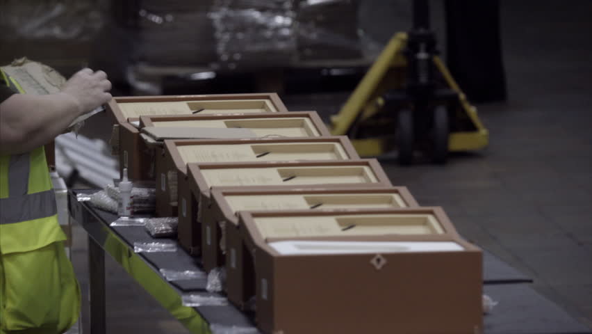 Packaging Scotch Whiskey Into Presentation Boxes