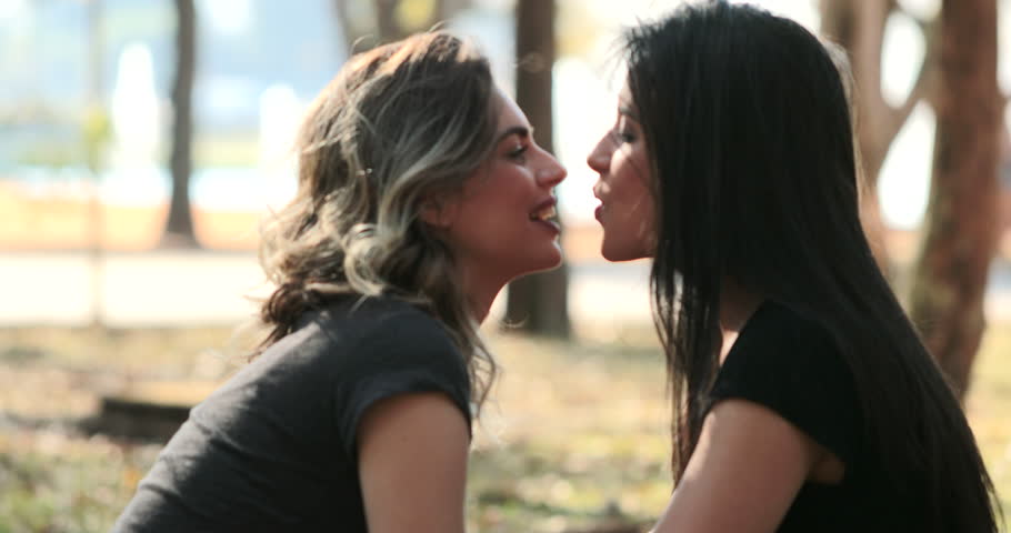 Lesbian Deep Kissing