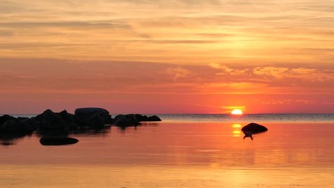 Sun setting in the sea. Near visby, Gotland, Sweden. 스톡 비디오