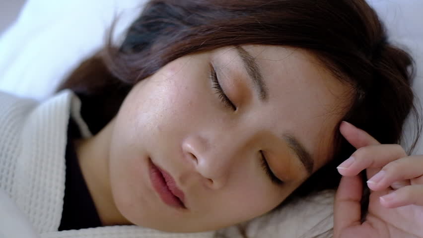 Спящую азиатку видео