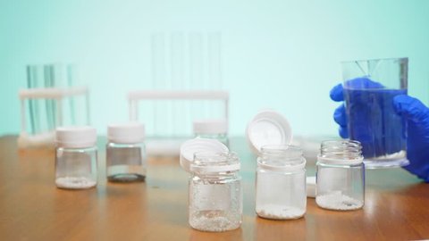 Сыпучие реактивы. Белила цинковые бцом порошок. Реактивы для лаборатории. Набор химических реактивов для кабинета химии. Цинковые белила это оксид цинка.