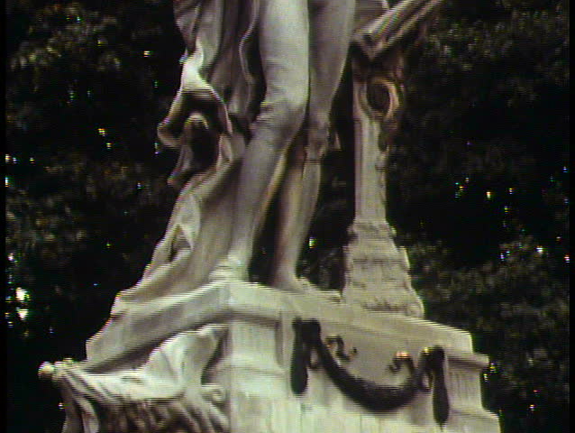 VIENNA, AUSTRIA, 1988, Great Viennese composer statues, Mozart