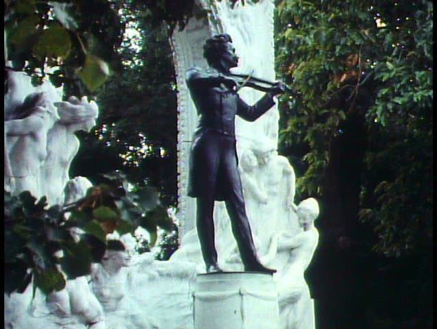 VIENNA, AUSTRIA, 1988, Great Viennese composer statues, Johann Strauss