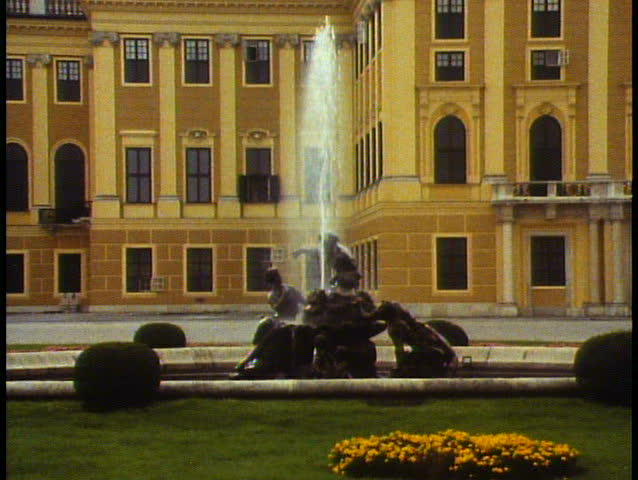 VIENNA, AUSTRIA, 1988, Schonbrunn Palace, medium shot, fountain