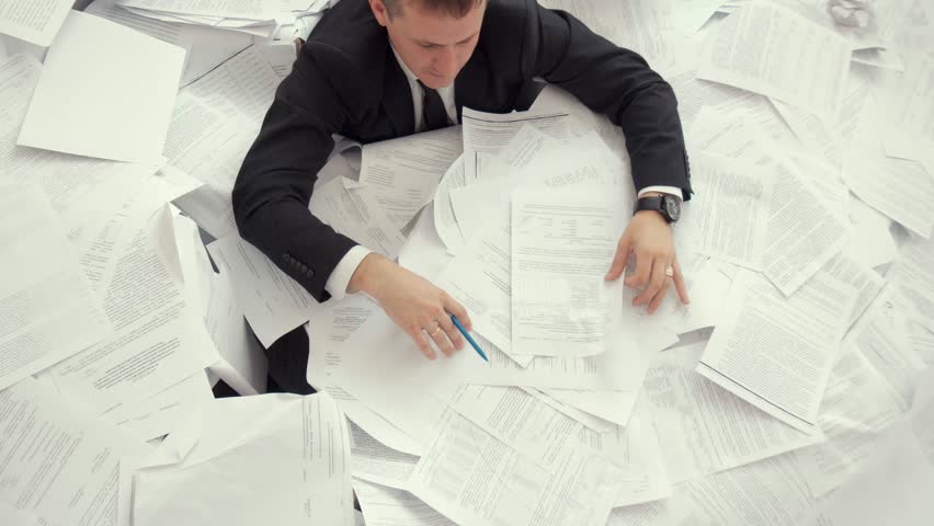 A lot of newspapers. газетные вырезки. Our newspaper. газетный сверток. свернутая газета.