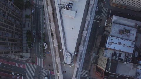 alt flying backward over tip of Flatiron Building