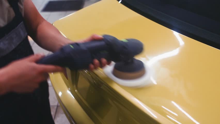 proffesional car polishing process in service