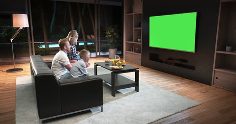 A Family Is Watching A の動画素材 ロイヤリティフリー Shutterstock