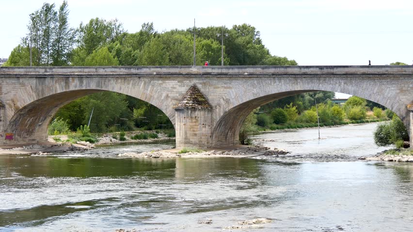 In Orléans, the George V bridge is an old and famous bridge of the French city. It crosses the Loire river.