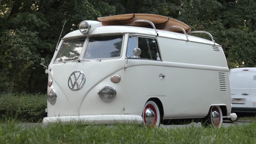 volkswagen van white