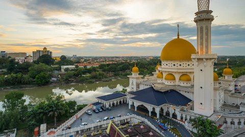 Aerial view time lapse of Mosque during beautiful sunset (Masjid Bandar DiRaja Klang Utara). ProRes 4k on motion Tilt up
