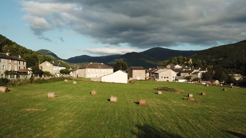 aerial-view-of-french-mountain-vid-o-de-stock-100-libre-de-droit