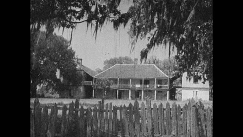 1930s: UNITED STATES: historical home in Louisiana. Far west house. Pueblo style house