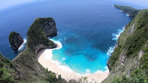 A view of the famous beach Kelingking on Nusa Penida Island near Bali, Indonesia that is perfect tropical paradise.