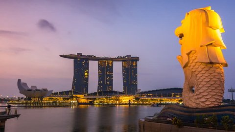 SINGAPORE - JULY 28 2018 : Singapore landmark sunrise, The Merlion Statue with the City Skyline in the background, Marina Bay, Singapore. Camera zoom up motion time-lapse
