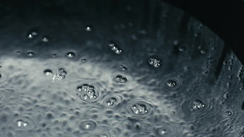 rain making puddle splashing bubbles ripples Arkivvideomateriale (100 % roy...