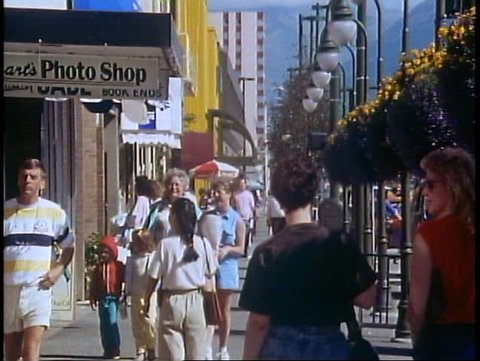 ANCHORAGE, ALASKA, 1989, Main street, shops and pedestrians