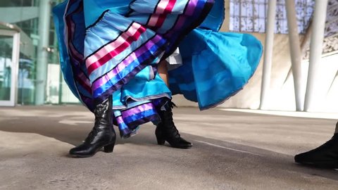 baile tipico mexicano de folclor / typical Mexican dance of folklore