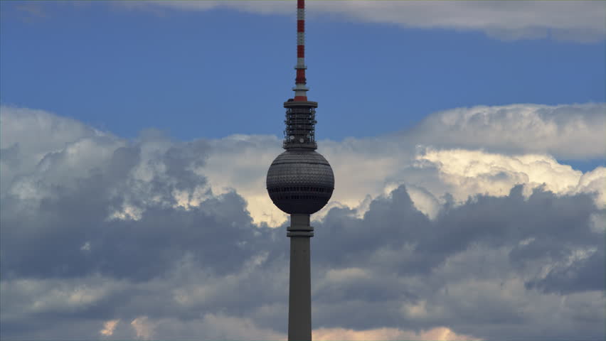 A timelapse of the Fernsehturm as the sun details the ball from moring till night.