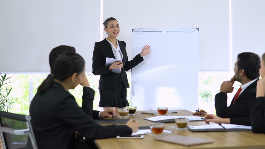 Business girl explaining about her project and everyone in meeting room agree her.  Royalty-Free Stock Footage #1016753518