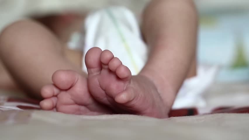 newborn cosy toes