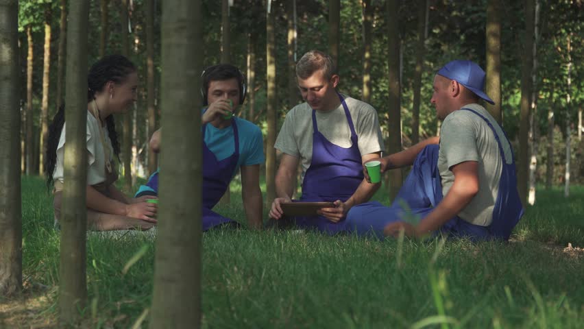 Gardeners team rest after work