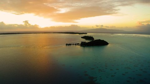 Aerial footage from a drone of luxury overwater villas during sunrise with yellow dramatic sky at Bora Bora island, Tahiti, French Polynesia, South Pacific Ocean (Bora Bora Aerial)
 Video stock