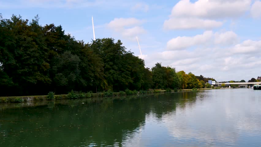 Canal in Reims, a town east of Paris, France, there is a canal linking the Aisne to the Marne. On the banks of the canal, it is possible to walk. Cloudy weather.