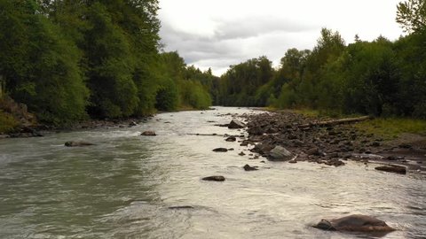 Low drone aerial river crossing Video de stock