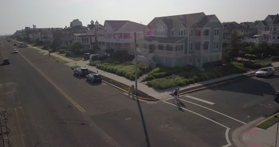 Houses directly at the beach of Cape May in New Jersey. Very harmonic and lovely neighborhood.