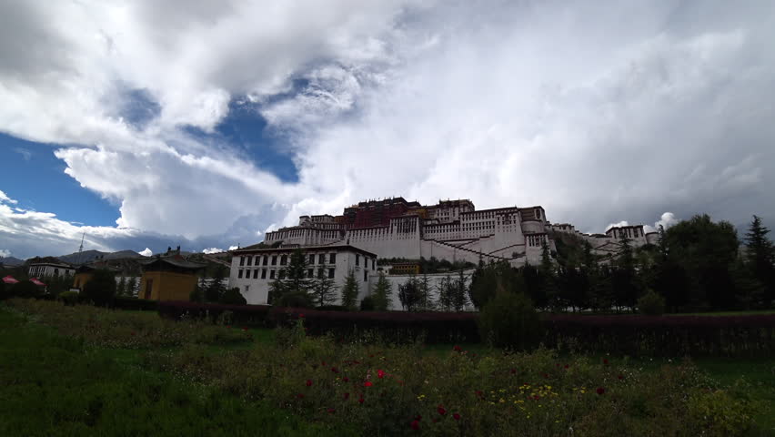 Panoramic view of Potala Palace square