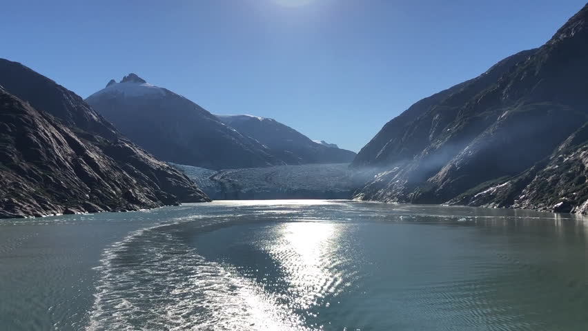 Peaceful scene of the mountains in the middle of the ocean.