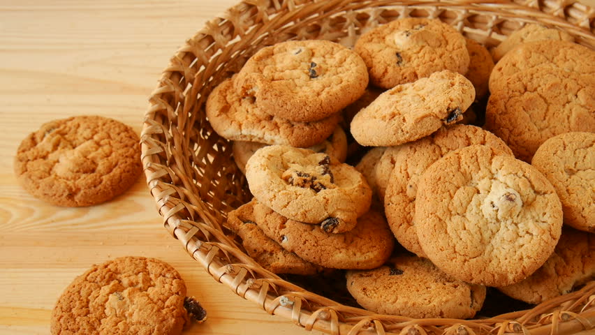 Cookies with raisins in a basket.