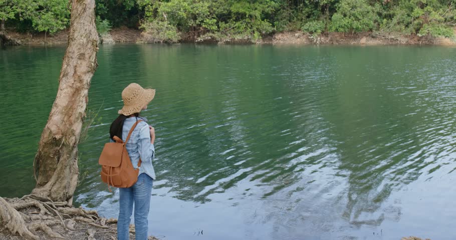 Woman enjoy the view of the lake when hiking