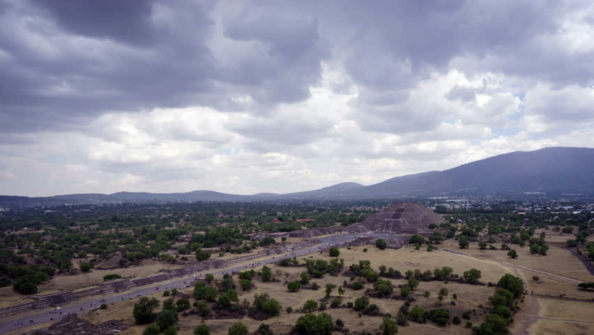 4K High quality Timelapse of Teotihuacan pyramids, Mexico.
