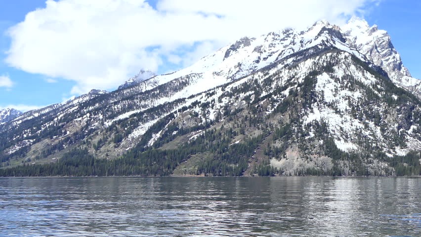 Spectacular Jenny Lake scenery with beautiful snowy mountain peaks across water