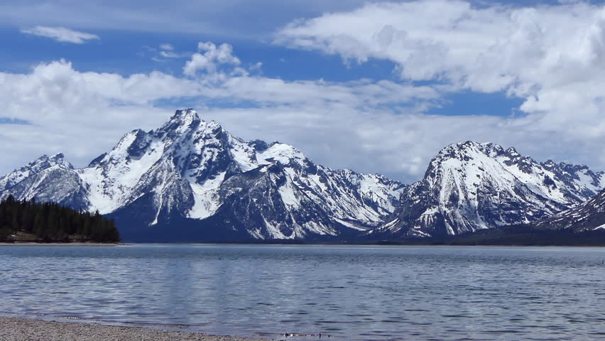 Spectacular Jenny Lake scenery with beautiful snowy mountain peaks across water