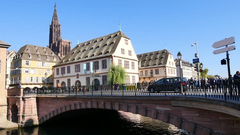 La Petite France (Little France) is the old district of Strasbourg, in France. In the foreground, there is a bridge over the Ill river. In the background, we can see the tower of the cathedral.