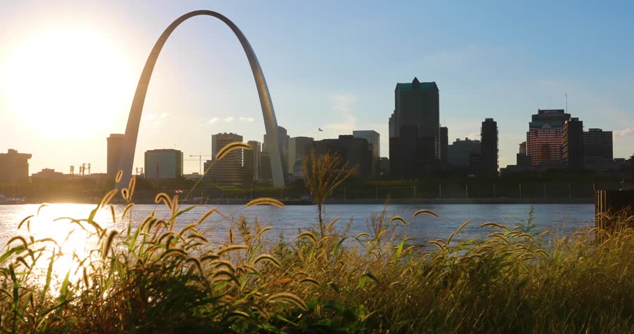 The St. Louis, Missouri skyline across the Mississippi River at dusk.