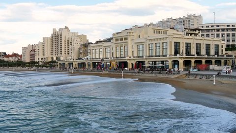 The Grande Plage de Biarritz is the most central beach in the seaside resort and the most popular. It extends over 450 metres of fine sand. There are casinos and hotels nearby.