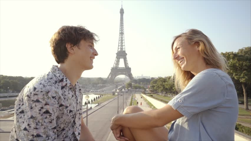 young couple love paris sharing beautiful Stok Videosu (%100 Telifsiz) 1018...