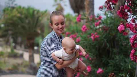 Baby Girl One Year Old Video De Stock 100 Libre De Droit Shutterstock
